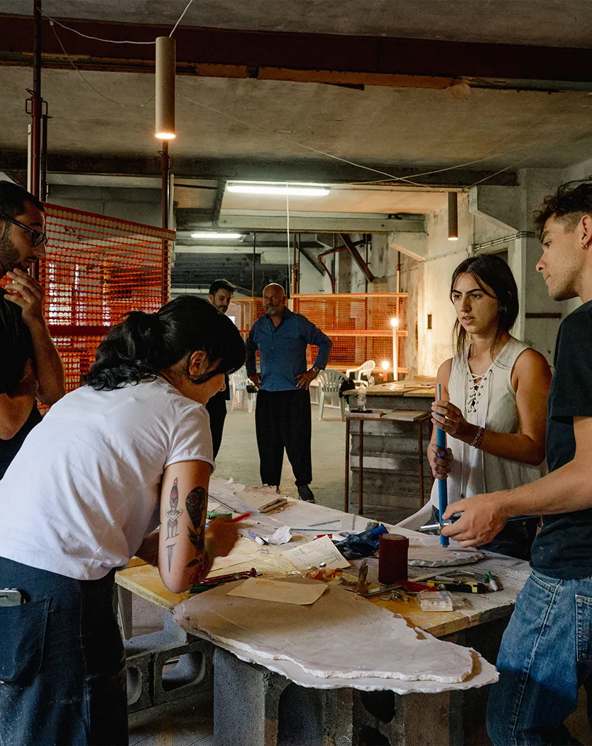RERERE WORKSHOP — il gruppo di lavoro nell'ex fabbrica Legler