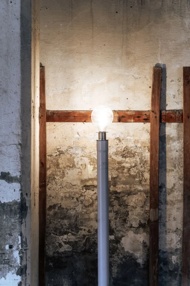 RERERE WORKSHOP — lampada da terra in tubo PVC