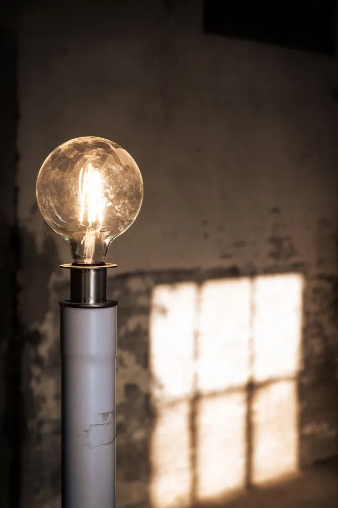 RERERE WORKSHOP — lampada in tubo PVC controluce