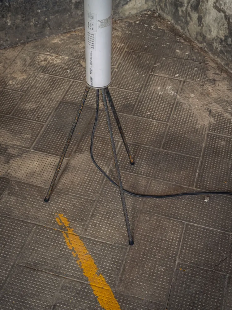 RERERE WORKSHOP — base a tripode in tondino d'acciaio